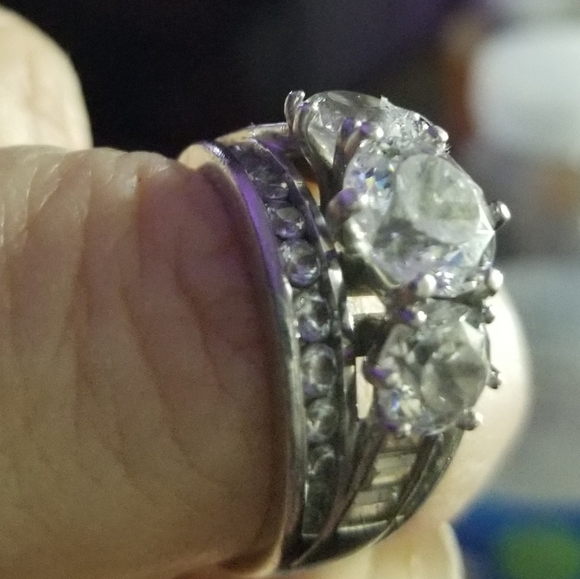 BEAUTIFUL RING! - Picture 5 of 7
